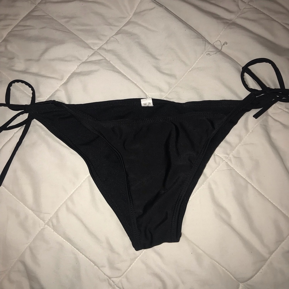 Black bottoms